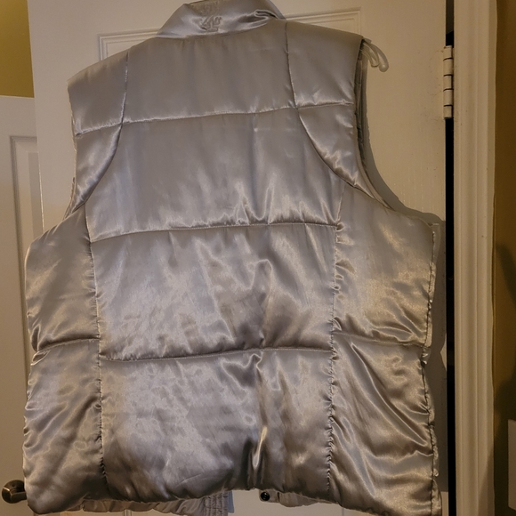 Izod Metallic Silver Puffer Vest - Picture 4 of 9